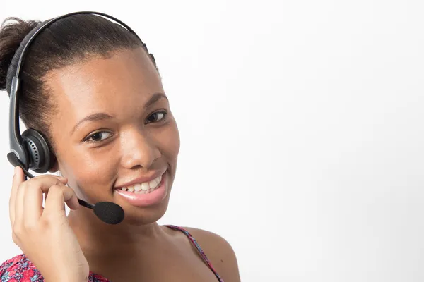 Jovem afro-americana call center agente sorrindo Imagem De Stock