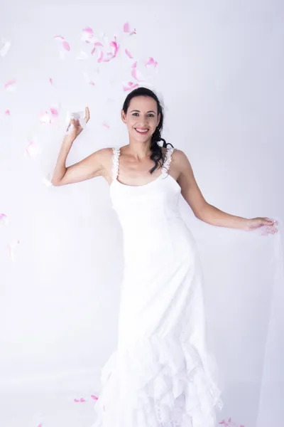 Beautiful Spontanous bride excited pebbles fall — Stock Photo, Image