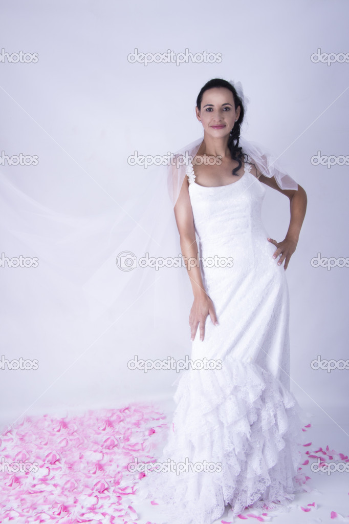 Brunette Bride Wear White Floral Dress Veil Stock Photo C Corlie