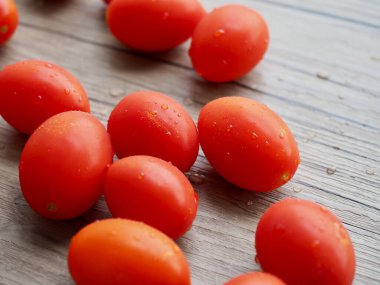 Taze organik sebze domatesleri.