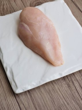 Taze tavuk göğsü, yiyecek malzemeleri.