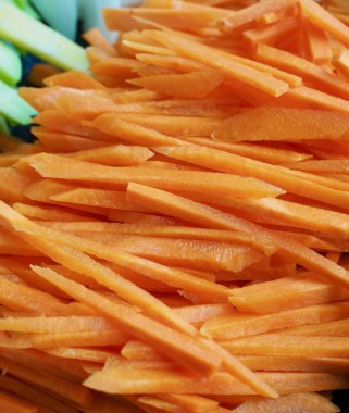 İyi doğranmış taze sebze havucu.