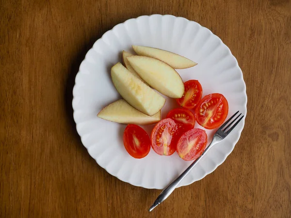 Buah Apel Organik Segar Dan Tomat Ceri Stok Gambar