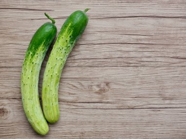 Taze organik sebzeler, salatalık, yiyecek.