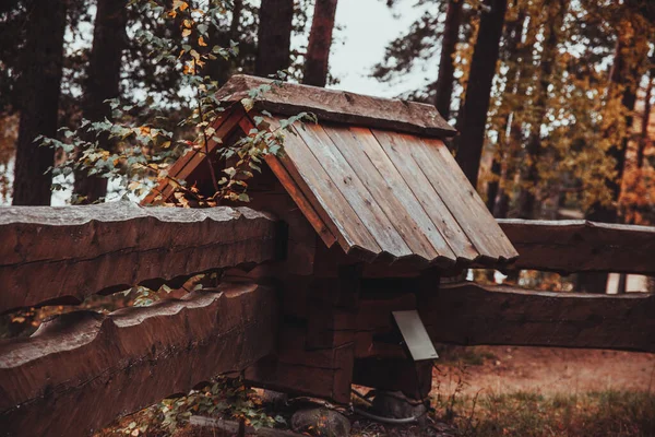 Ein Kleines Holzhaus Und Ein Zaun Wald — Stockfoto