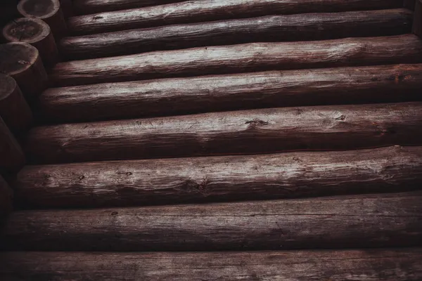 Die Wand Besteht Aus Braunen Baumstämmen Rundholz Eine Braune Wand — Stockfoto