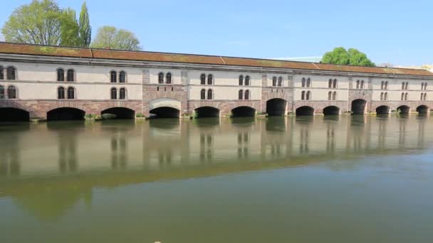 Der Vauban Damm Der Ill Und Das Ena Gebäude Straßburg — Stockvideo