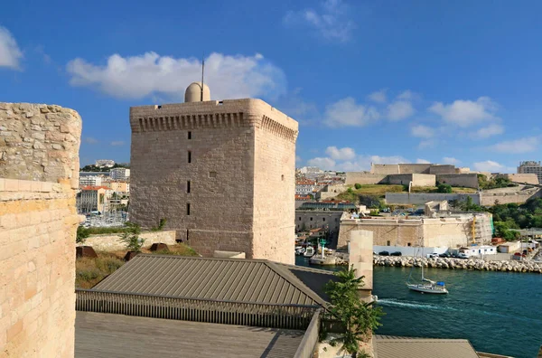 Neo-Bizans tarzında Binbaşı veya Sainte-Marie-Majeure katedrali, Marsilya 'nın Katolik katedralidir..