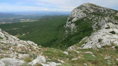 Provence 'deki Sainte-Baume dağının kayalık zirvesi.