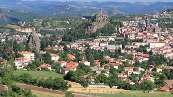 Rocky Peaks Cathedral Overlooking City Puy Velay — Stok video