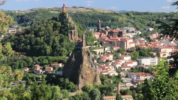 Rocky Peaks Cathedral Overlooking Town Puy Velay — Stok video