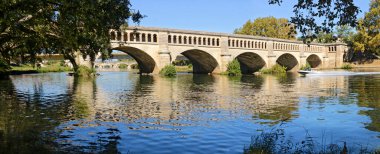 The canal bridge allowing the crossing of the Orb river by the Canal du Midi. 