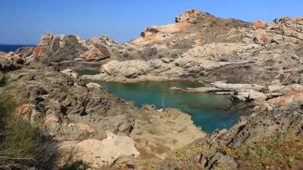 Πέτρες Που Σχηματίζονται Από Διάβρωση Στο Cap Creus Της Καταλονίας — Αρχείο Βίντεο