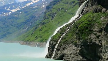 Mauvoisin Gölü, Şelale ve Baraj, İsviçre. Hidroelektrik rezervuarı.