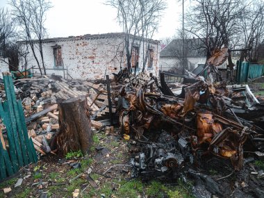 Ukrayna 'da savaş, tamamen yok edilmiş sivil araba, Kyiv bölgesi