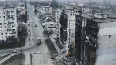 Ukrayna 'daki savaş, çatışmadan sonra hasar gören şehrin panoramik görüntüsü, Borodyanka, hava fotoğrafçılığı.