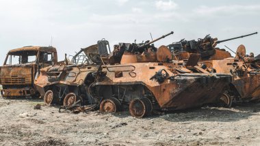 Ukrayna 'daki savaş, Rus zırhlı personel taşıyıcısını yok etti, Rus zırhlı personel taşıyıcısını yaktı.