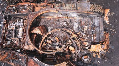 Ukrayna 'daki savaş, tankı tahrip etmek, cephane tankının patlaması, insansız hava aracı görüntüsü, hava fotoğrafçılığı...