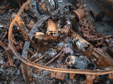 Ukrayna 'daki savaş, tank tamamen yok edildi, tankın kalıntıları.