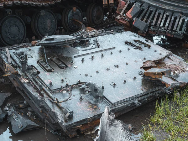 Oorlog Oekraïne Tank Vernietigd Voorpantserplaat Afgerukt Door Explosie Ligt Naast — Stockfoto