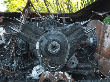 Ukrayna 'da savaş, tahrip edilmiş BMP, yarı parçalanmış BMP motor bloğu, ön görüş
