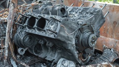 Ukrayna 'da savaş, BMP yok edildi, yarı parçalanmış BMP motor bloğu
