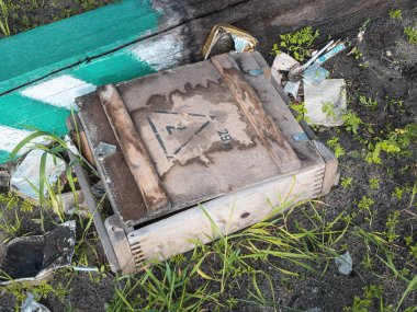 Ukrayna 'da savaş, Rus tedarik sandığı yerde yatıyor, yemek artıkları.