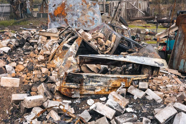 Oorlog Oekraïne Verbrande Auto Ruïnes Van Een Huis Kharkiv Regio — Stockfoto