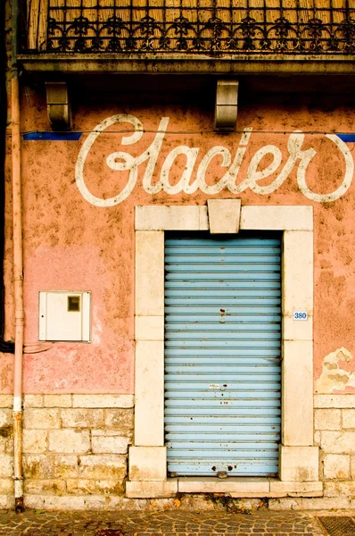 Фасад Прованса — стоковое фото
