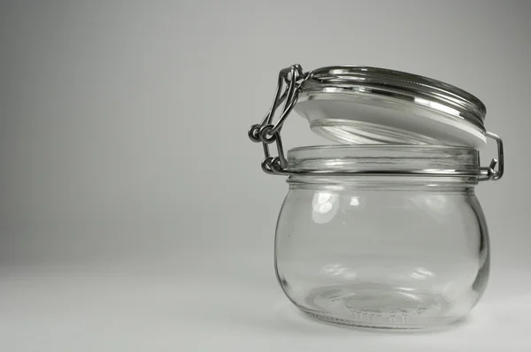 Garrafa de vidro isolado — Fotografia de Stock