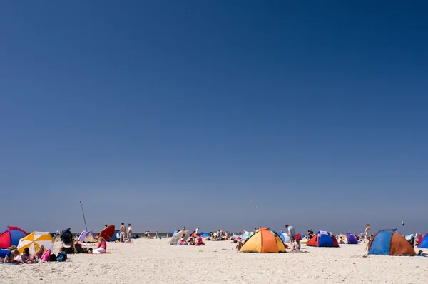 Палатки на пляже — стоковое фото