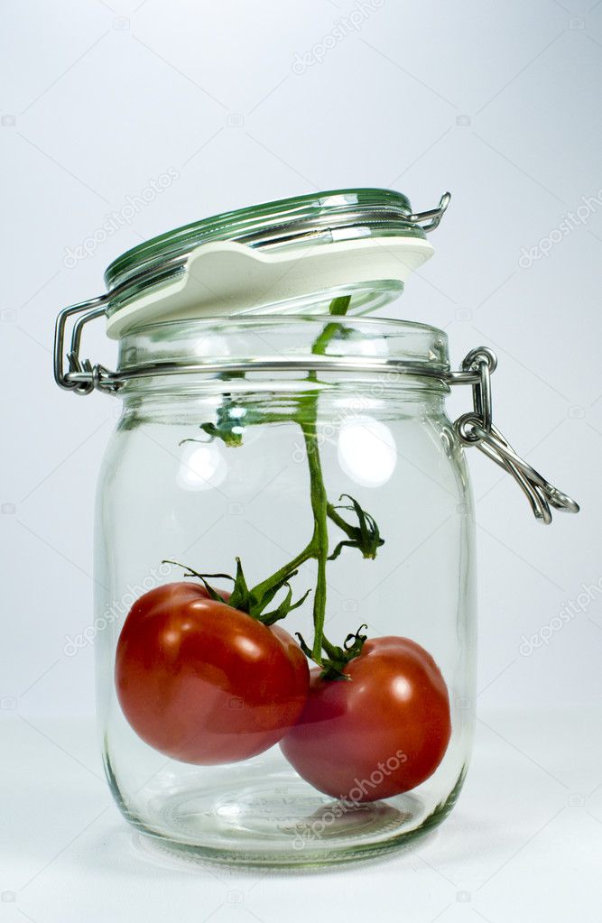 Preserving glass with tomato