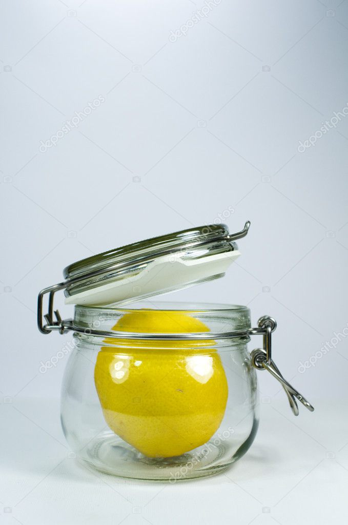 Preserving glass with lemon