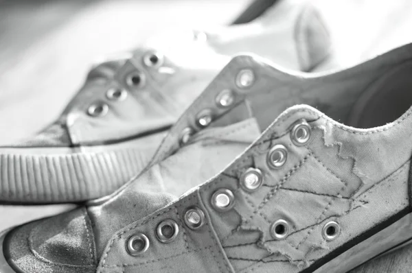Sucias zapatillas aisladas — Foto de Stock