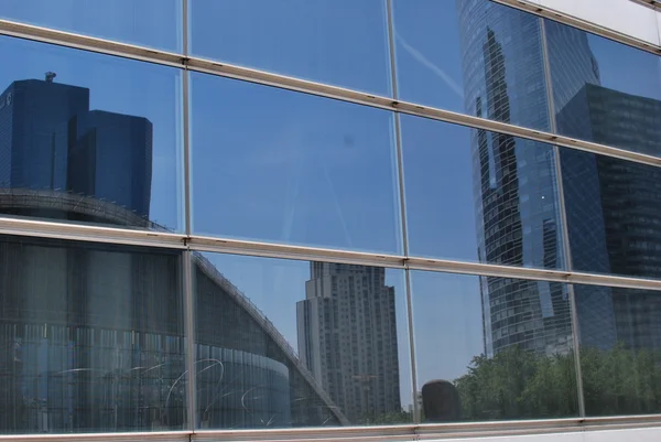 Reflecting Skyscrapers — Stock Photo, Image