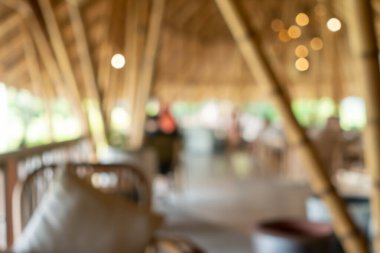 Bulanık kahve ve müşterilerin arka plan vintage ton renk tarzına sahip dinlendirici kafe.