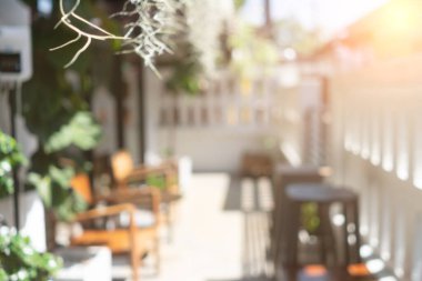 Bulanık kahve ve müşterilerin arka plan vintage ton renk tarzına sahip dinlendirici kafe.