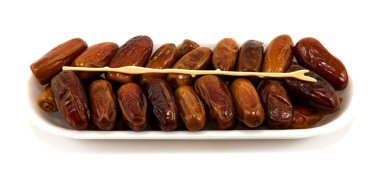 Beyaz arka planda beyaz organik bir kutunun içindeki tarihler. İzole tarih