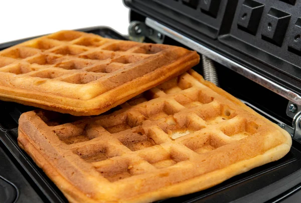 Neue Moderne Waffelmaschine Mit Waffeln Isoliert Auf Weiß Hausgemachtes Backen — Stockfoto