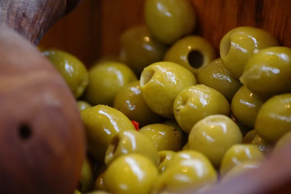 Aceitunas verdes en el mercado — Foto de Stock