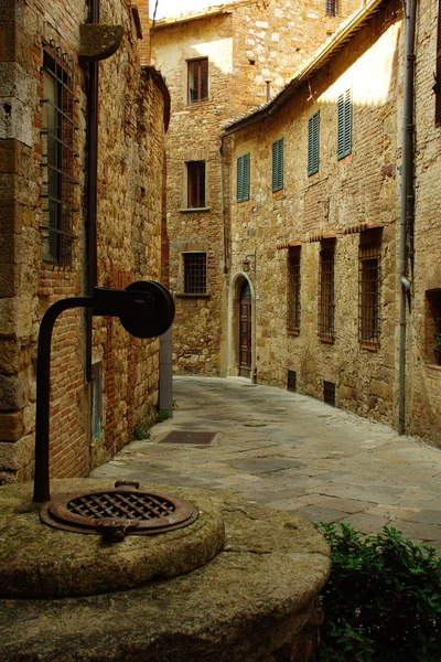 モンテプルチャーノの村イタリア トスカーナで — ストック写真