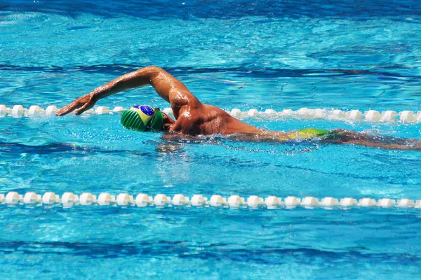 Maillot de bain dans la piscine — Photo