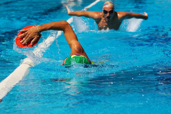 Addestramento nuotatori in piscina — Foto Stock