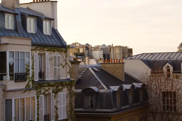 Typowych paryskich budynków — Zdjęcie stockowe