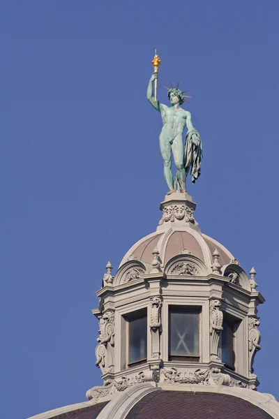 Estatua sobre cúpula de Heldenplatz en Viena —  Fotos de Stock