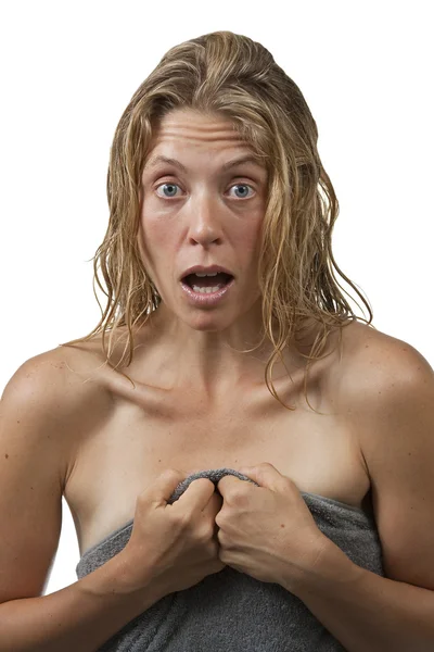 Nahaufnahme auf Frau steigt aus der Dusche, überrascht — Stockfoto
