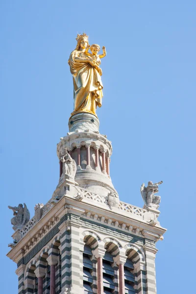 Staty av Madonnan med barnet — Stockfoto