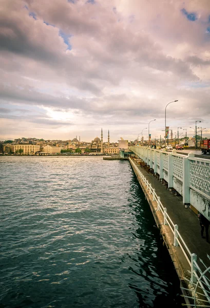 Galata-Brücke am frühen Morgen — Stockfoto