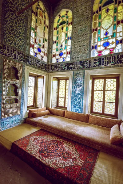 Καναπέ στο χαρέμι παλάτι Τοπκαπί — Φωτογραφία Αρχείου