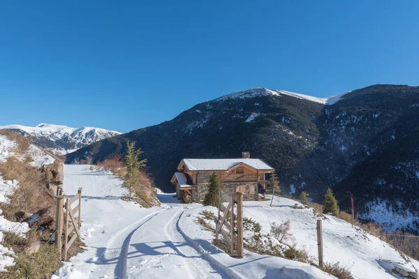 Cabaña Montaña Los Pirineos Andorra Invierno — Foto de Stock